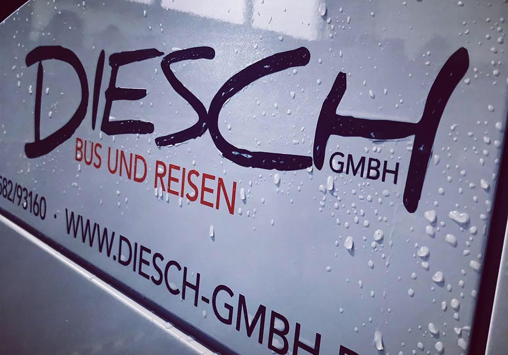 corporate design beispiele - busbeschriftung