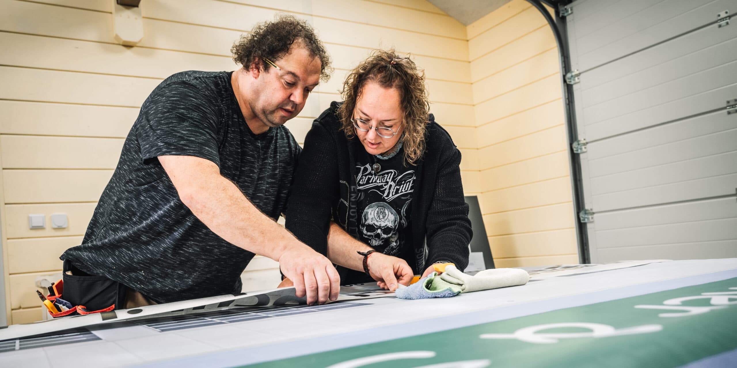 Kreativer Arbeitsalltag in unserer Werkstatt mit Armin
