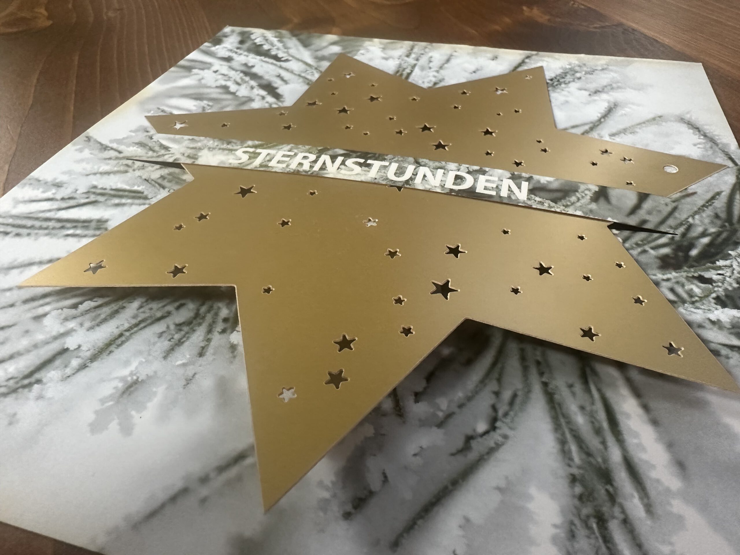 Individuelle Weihnachtskarten mit gelasertem Stern