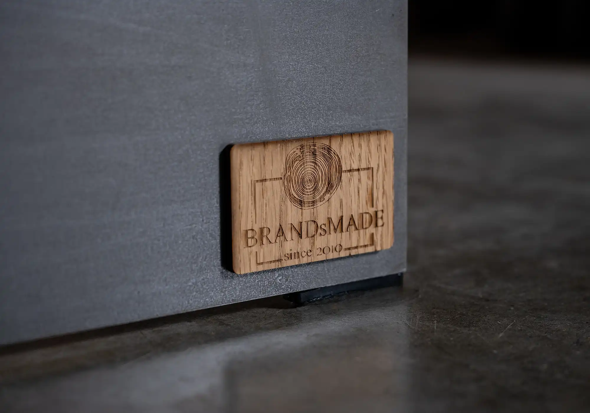 Brandsmade Logo in Holz gelasert