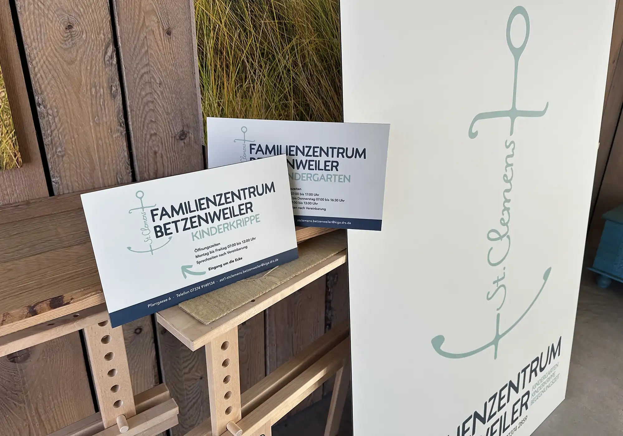 Kindergarten Familienzentrum Leitsystem für Familienzentrum im Eingangsbereich und Beschilderung Familienzentrum für Orientierung im Alltag