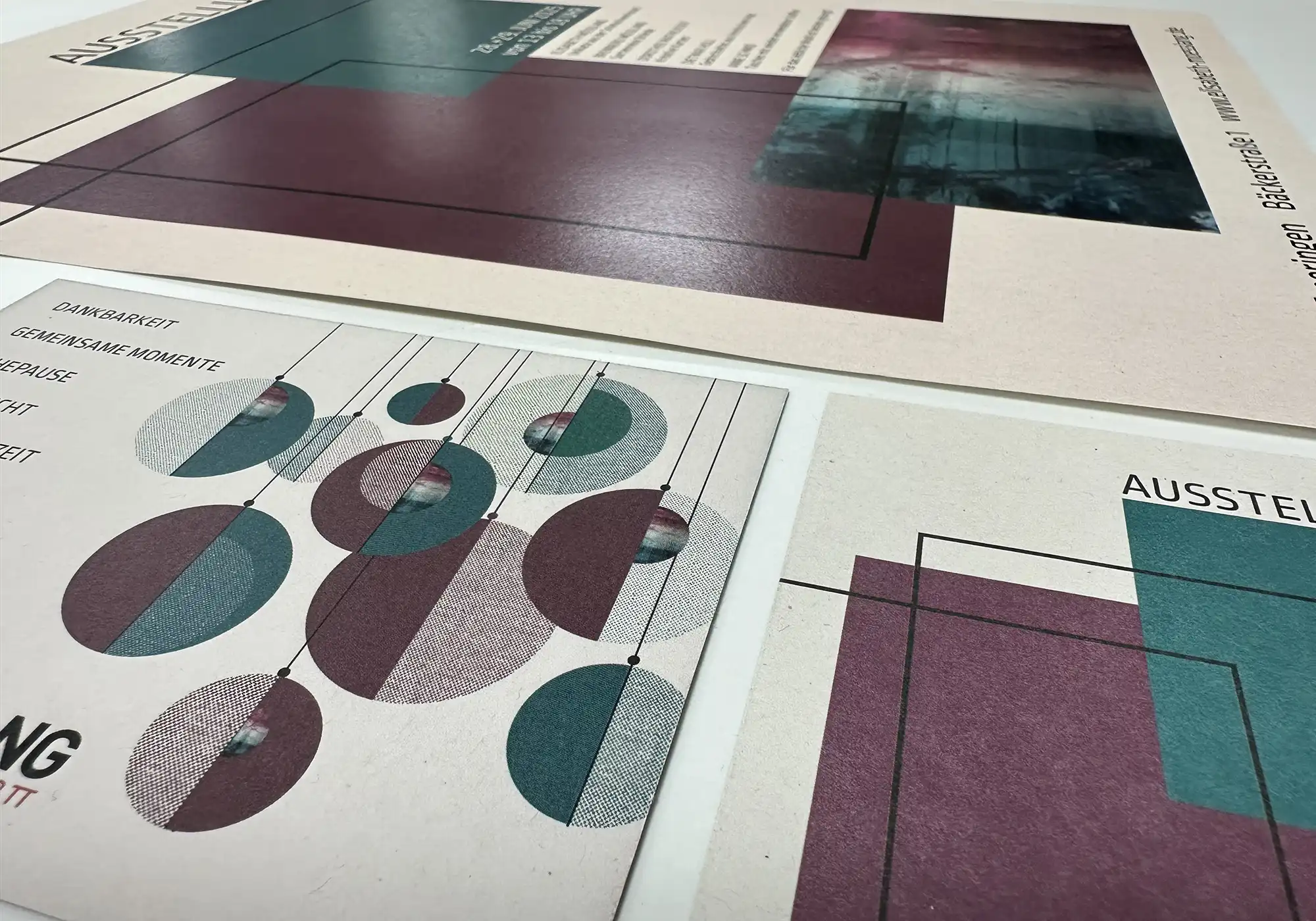 Außergewöhnlich gestaltete Weihnachtskarte mit Stanzung als kreativer Ansatz für geschäftliche Weihnachtsgrüße mal anders